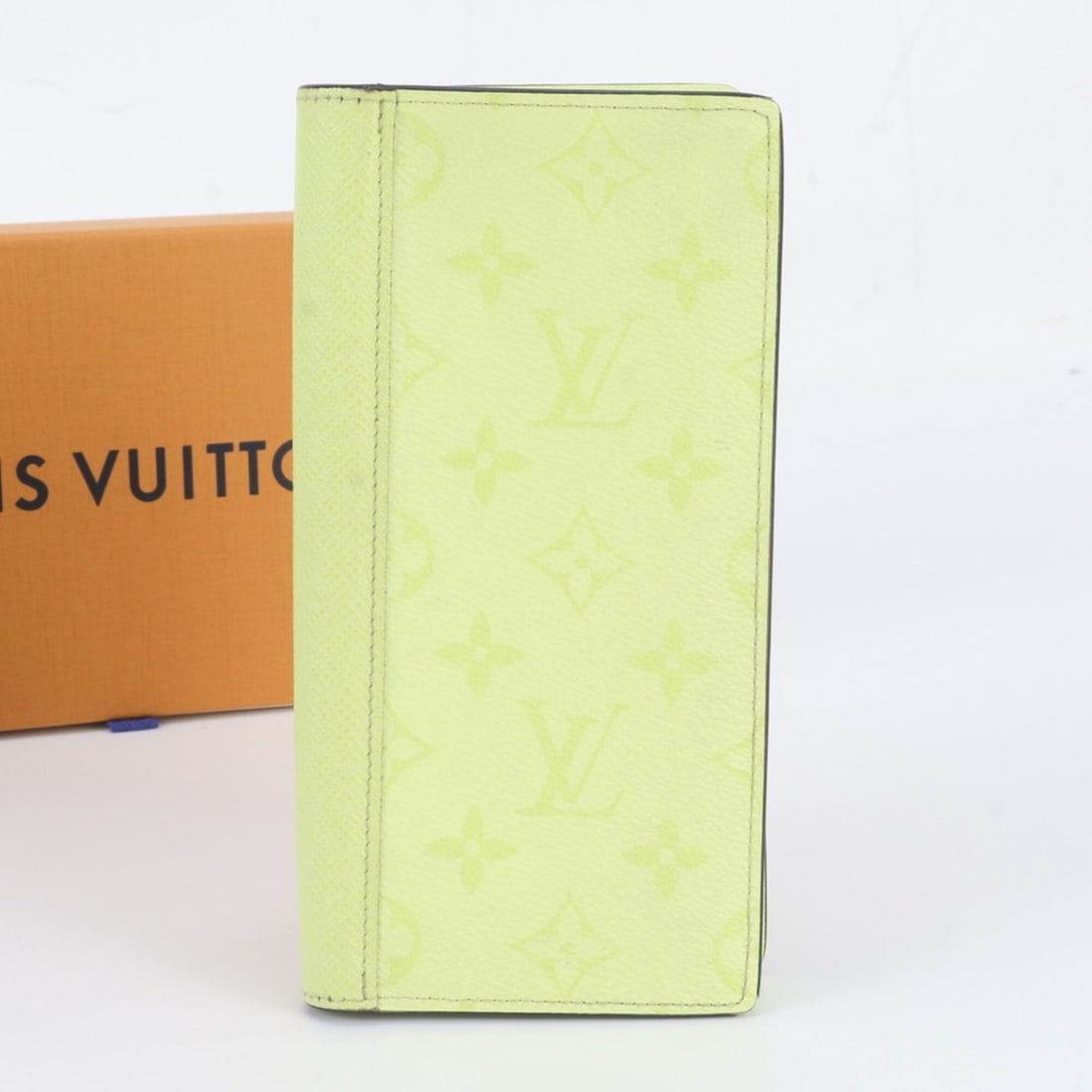 Louis Vuitton RFID-protected Taigarama Portefeuille Brazza M14131 Leather Long Wallet for Men: --- Catalog ---Category: SizeSize (HxWxD): 9.5cm x 19cm x 2.5cm / 3.74'' x 7.48'' x 0.98''Category: DesignType: Long wallet (bi-fold)Gender: MenMaterial: Leather , Coated canvas Category: GeneralMPN: 