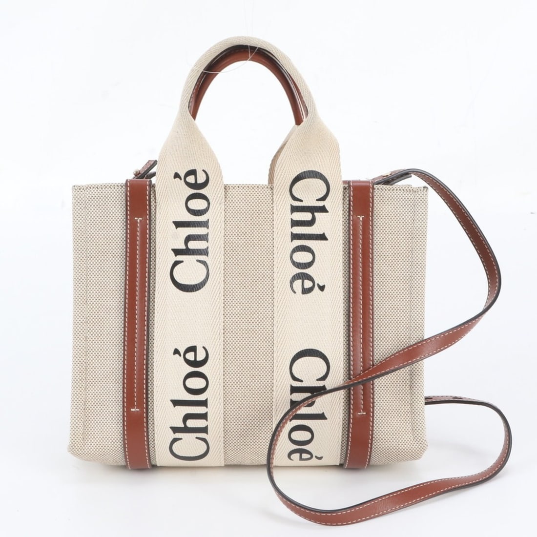 Chloé Chloe Woody Small Leather 2-Way Shoulder Bag, Crossbody Handbag, Tote Bag for Women: --- Catalog ---Category: SizeSize (HxWxD): 20cm x 26cm x 6cm / 7.87'' x 10.23'' x 2.36''Category: DesignType: Crossbody bag, Handbag, Shoulder bag, Tote bagColor: BeigeGender: WomenMaterial: Leather ,