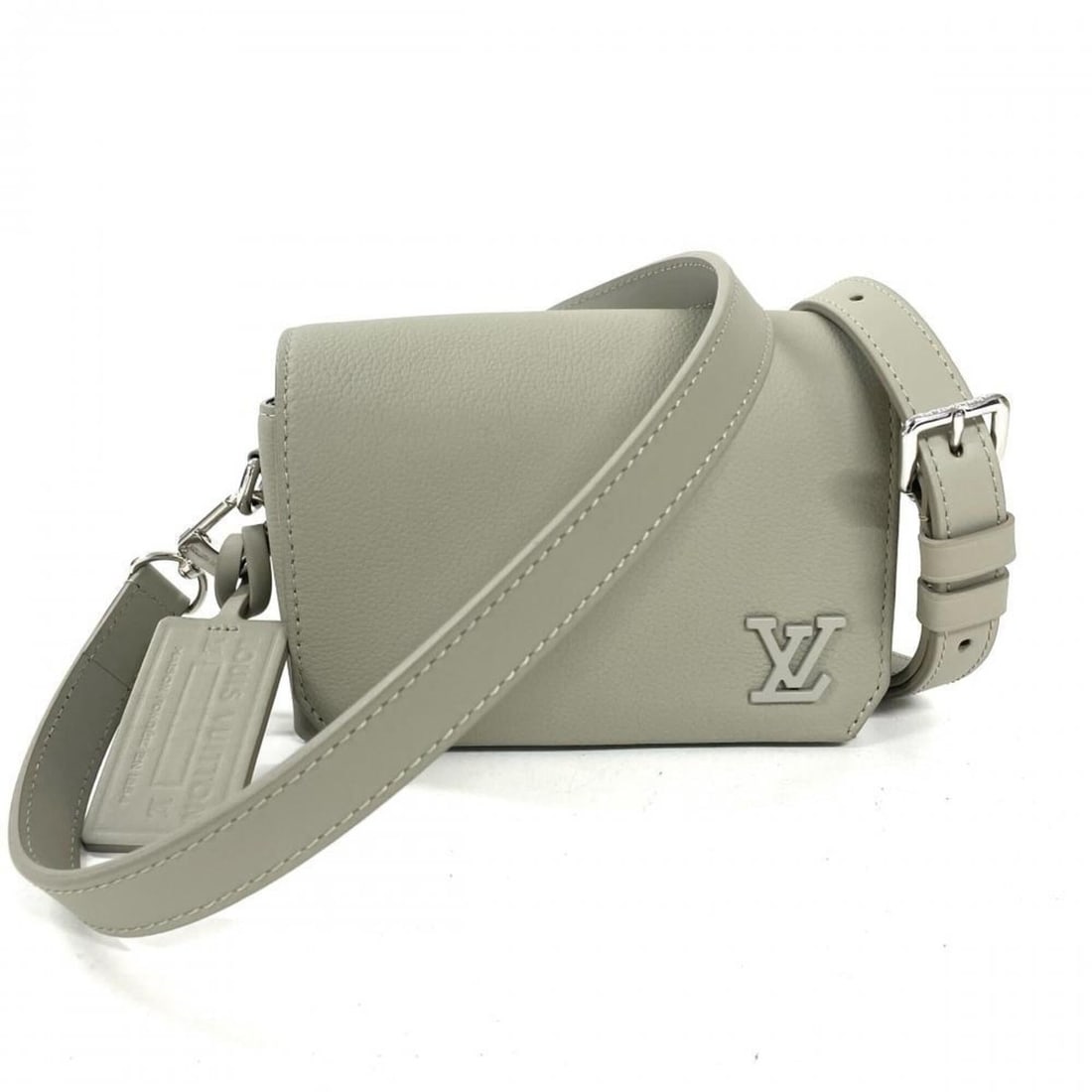 Louis Vuitton LV Aerogram Fastline Wearable Wallet Shoulder Bag Leather M82281 Sage Men's: --- Catalog ---Category: SizeSize (HxWxD): 12cm x 17cm x 6cm / 4.72'' x 6.69'' x 2.36''Strap Length: 134cm / 52.75''Category: DesignType: Shoulder bagColor: GrayGender: MenMaterial: Leather Category: 