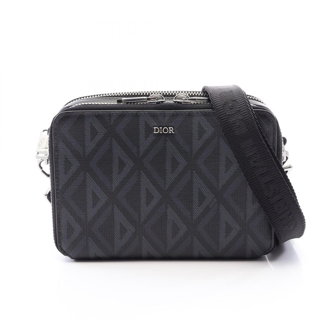 Christian Dior Dior CD Diamond Messenger Pouch Shoulder Bag Handbag Coated Canvas Leather Men's: --- Catalog ---Category: SizeSize (HxWxD): 12.5cm x 17cm / 4.92'' x 6.69''Category: DesignType: Handbag, Shoulder bagColor: BlackGender: MenMaterial: Coated canvas , Leather Category: GeneralBrand: Ch