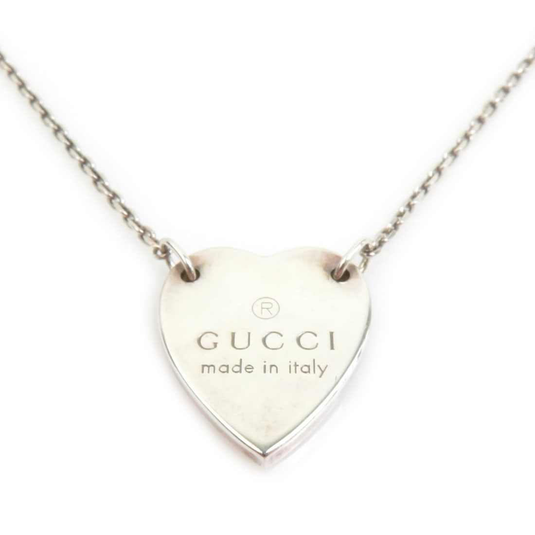 Gucci necklace, sterling silver (925), women's, h32516a: --- Catalog ---Category: SizePendant Size: 18mm x 15mm / 0.7'' x 0.59''Neck Circumference: 44 cm / 17.32''Category: DesignColor: SilverGender: WomenMaterial: Silver 925Necklace Type: NecklaceCategory: