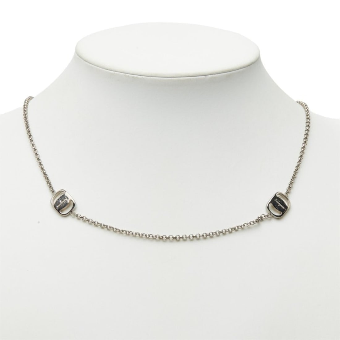 Salvatore Ferragamo Vara Plate Motif Chain Necklace Pendant Silver Metal Women's: --- Catalog ---Category: SizePendant Size: 10.2mm x 18.3mm / 0.4'' x 0.72''Neck Circumference: 61.5 cm / 24.21''Category: DesignColor: SilverGender: WomenMaterial: MetalPendant Type: PendantNecklace T