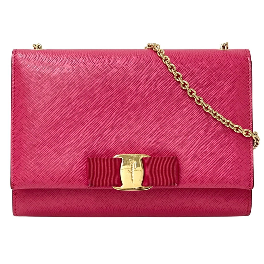 Salvatore Ferragamo Ferragamo handbag for women, brand name, Vara ribbon, leather, pink, chain: --- Catalog ---Category: SizeSize (HxWxD): 13.5cm x 19cm x 4cm / 5.31'' x 7.48'' x 1.57''Category: DesignType: Pochette, Shoulder bagColor: PinkGender: WomenMaterial: Leather Category: GeneralBrand: S