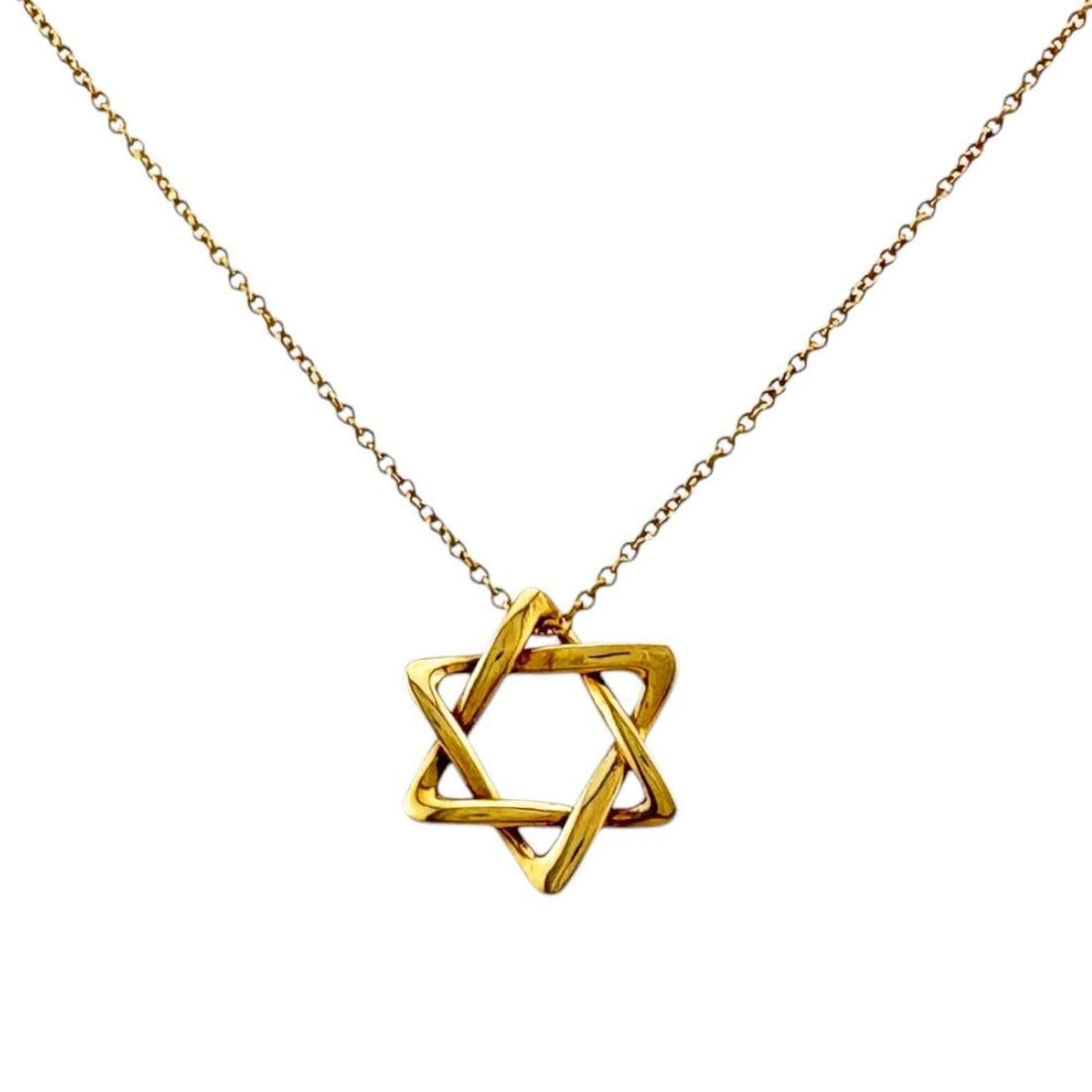 Tiffany & Co. Star of David Necklace, 18K Yellow Gold, Women's.: --- Catalog ---Category: SizePendant Size: 16mm x 17.5mm / 0.62'' x 0.68''Neck Circumference: 40 cm / 15.74''Category: DesignColor: Yellow goldGender: WomenMaterial: Yellow goldNecklace Type: Necklace
