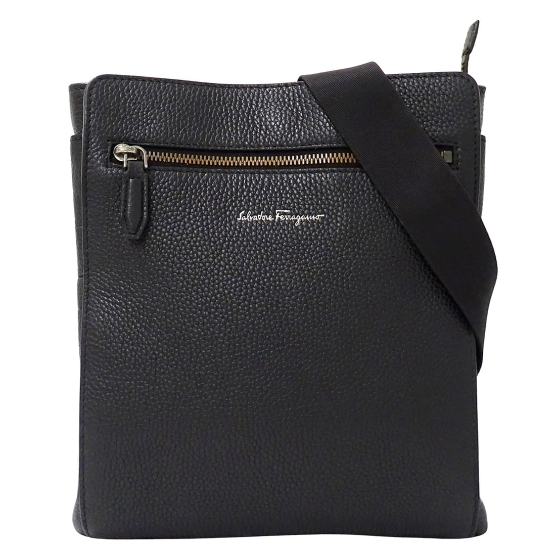 Salvatore Ferragamo Ferragamo men's handbag, brand shoulder bag, leather, black, FZ-24 0471.: --- Catalog ---Category: SizeSize (HxWxD): 28.5cm x 25.5cm x 2cm / 11.22'' x 10.03'' x 0.78''Category: DesignType: Shoulder bagColor: BlackGender: MenMaterial: Leather Category: GeneralBrand: Salvator