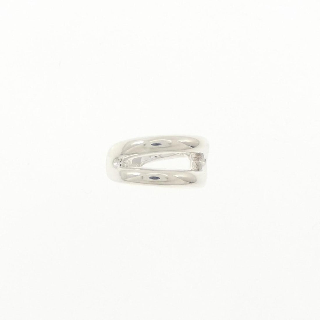 Hermes Hermès Chaine d'Ancre Punk Ear Cuff (Single Ear): --- Catalog ---Category: SizeSize (HxWxD): 5.40mm x 10.30mm / 0.21'' x 0.41''Category: DesignType: EarcuffGender: WomenMaterial: Silver 925Single earring: YesCategory: GeneralMPN: H124500BBrand: