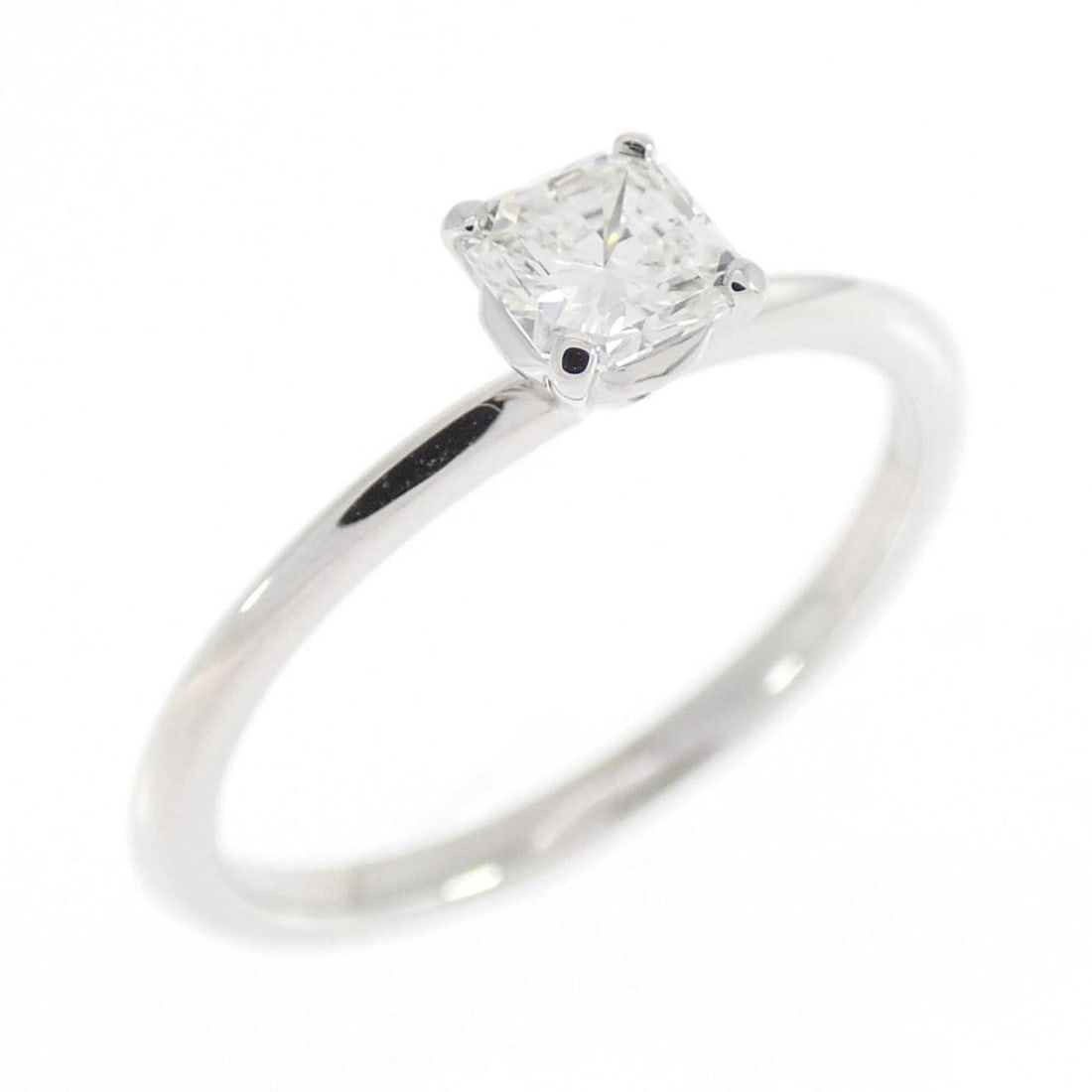 Tiffany True Ring 0.27CT I VVS1: --- Catalog ---Category: SizeJP Size: 10US Size: 5.5Category: DesignType: Band ringGender: WomenMaterial: Platinum 950Category: GeneralBrand: Tiffany--- Item List ---Section: ConditionRanking: Rank