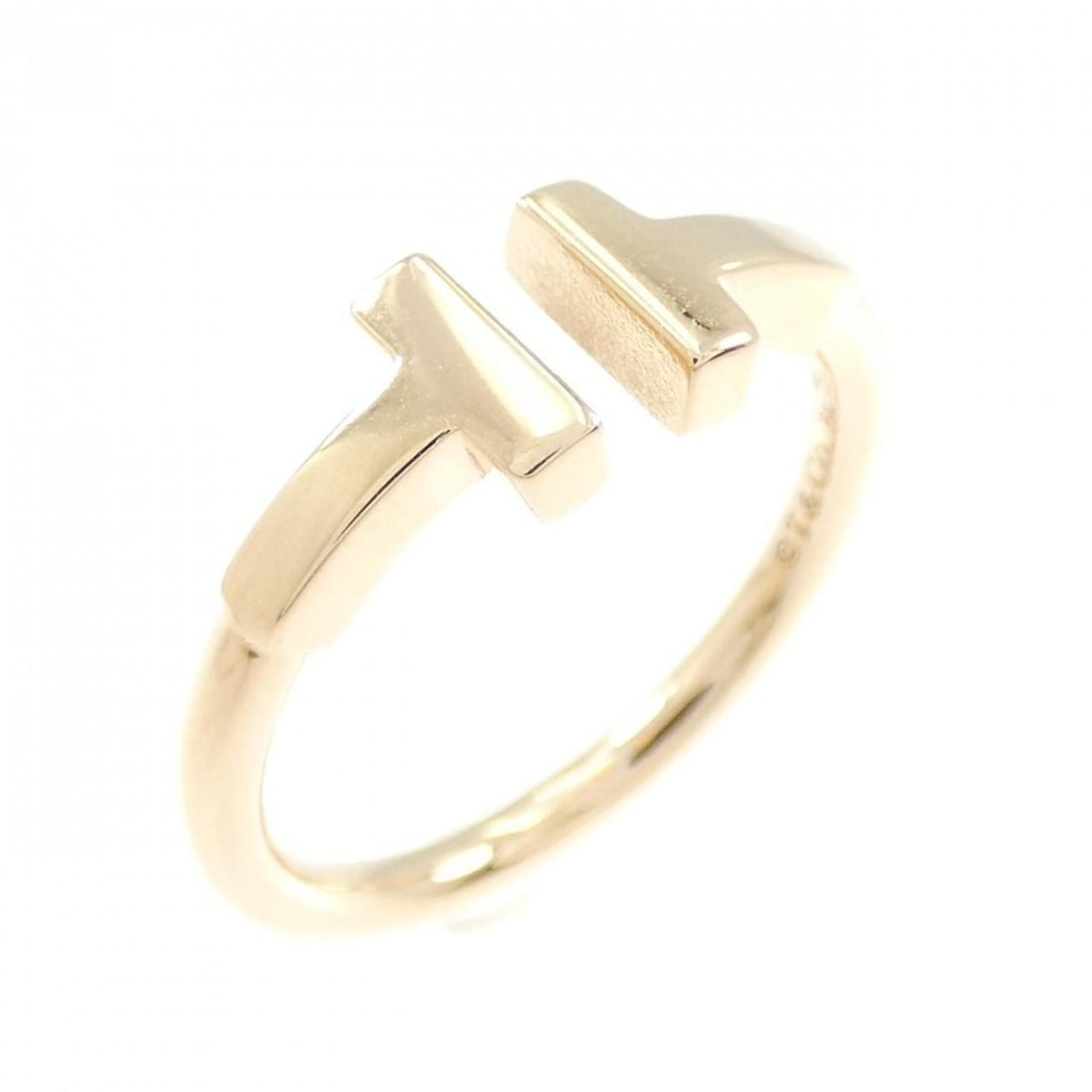 Tiffany T Wire Ring: --- Catalog ---Category: SizeJP Size: 7US Size: 4Category: DesignType: Band ringGender: WomenMaterial: Pink gold (18K)Category: GeneralBrand: Tiffany--- Item List ---Section: ConditionRanking: Rank SA