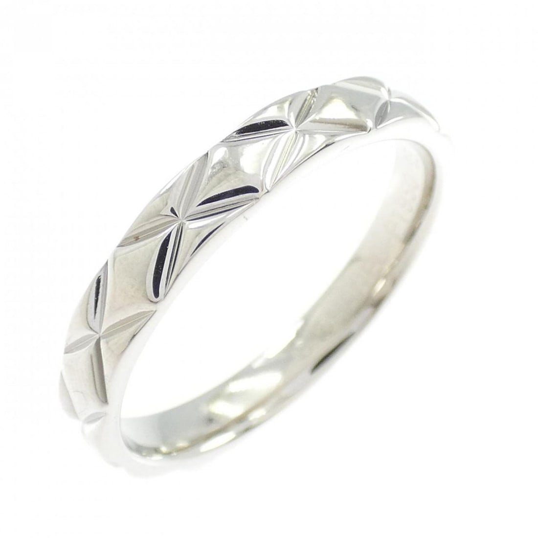 Chanel Matelassé Ring: --- Catalog ---Category: SizeUS Size: 10Brand Size: 60Category: DesignType: Band ringGender: WomenMaterial: Platinum 950Category: GeneralBrand: Chanel--- Item List ---Section: ConditionRanking: Rank A