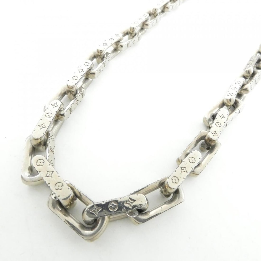 Louis Vuitton Necklace Chain Monogram M00307: --- Catalog ---Category: SizeNeck Circumference: 55 cm / 21.65''Category: DesignColor: SilverGender: Men,WomenNecklace Type: Neck chainCategory: GeneralMPN: M00307Brand: Louis Vuitton--- Item List ---