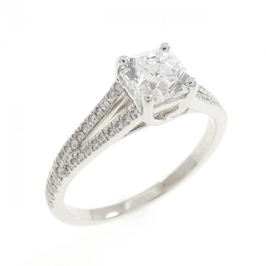 Tiffany & Co. Lucida Ring 0.70CT D VVS2: --- Catalog ---Category: SizeJP Size: 10.5US Size: 5.5Category: DesignType: Band ringStone: DiamondGender: WomenMaterial: Platinum 950Category: GeneralBrand: Tiffany--- Item List ---Section:
