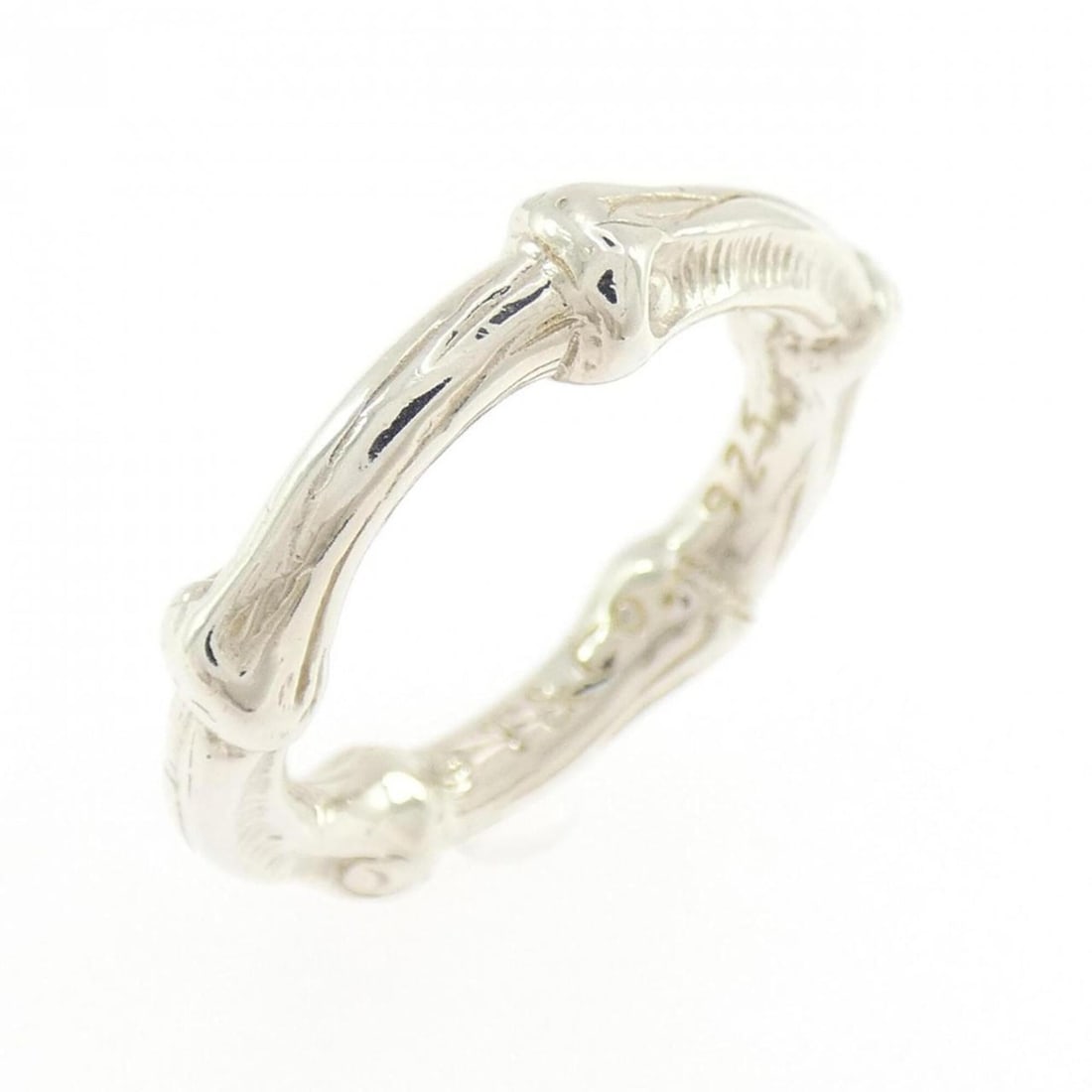 Tiffany Bamboo Ring: --- Catalog ---Category: SizeJP Size: 8.0US Size: 4.5Category: DesignType: Band ringGender: WomenMaterial: Silver 925Category: GeneralBrand: Tiffany--- Item List ---Section: ConditionRanking: Rank A