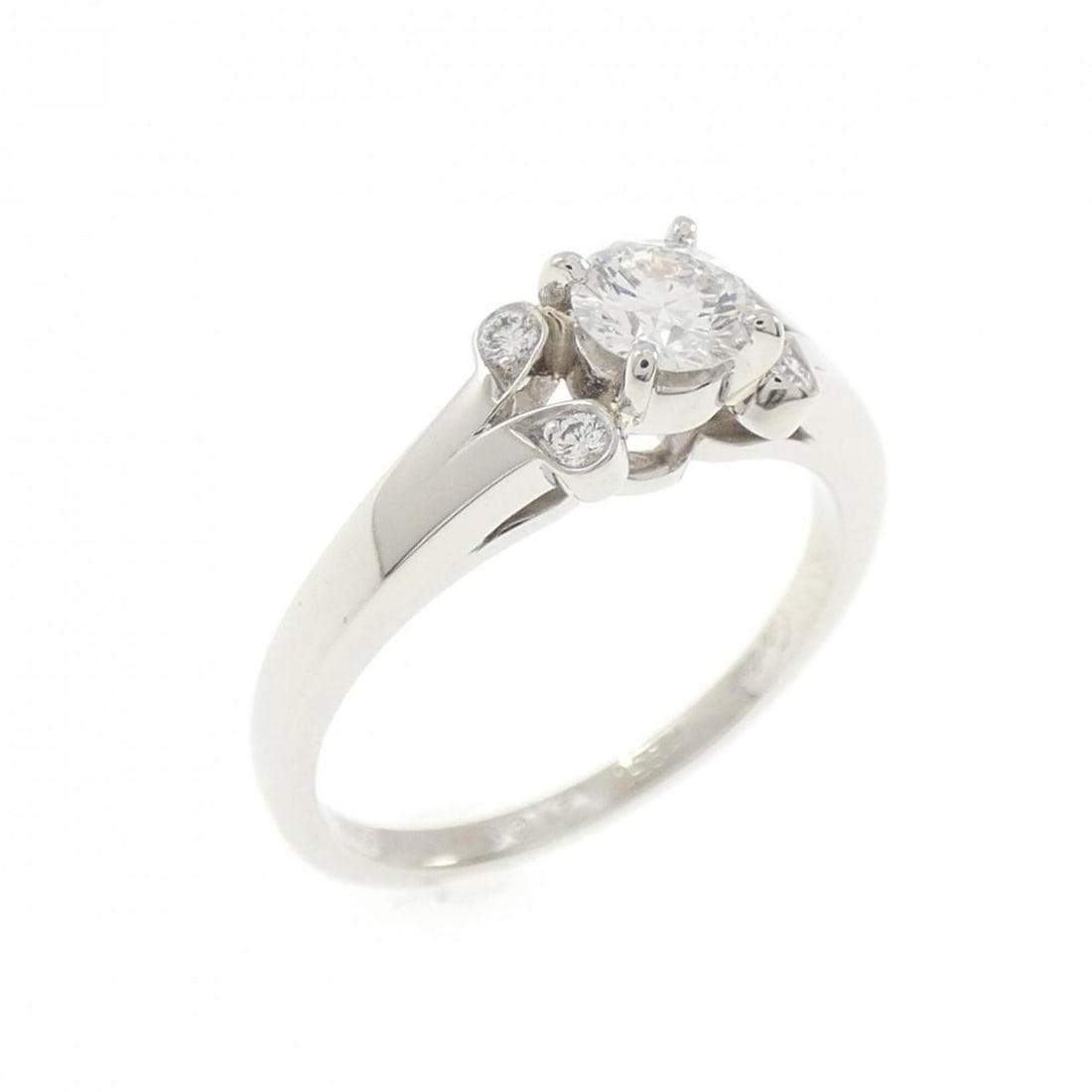 Cartier Ballerina Ring 0.24CT E VVS2 EXT: --- Catalog ---Category: SizeJP Size: 7US Size: 4Category: DesignType: Band ringColor: PlatinumStone: DiamondGender: WomenClarity: VVS2Material: Platinum 950Weight (ct.): 0.24Category: GeneralBrand: