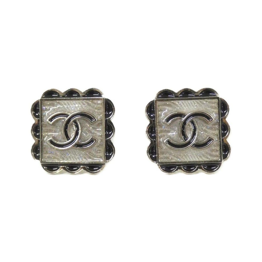 Chanel ABE182 Earrings: --- Catalog ---Category: SizeSize (HxWxD): 16.00mm x 16.00mm / 0.63'' x 0.63''Category: DesignType: Stud earringsColor: Black, Gold, WhiteGender: WomenCategory: GeneralMPN: ABE182Brand: Chanel---