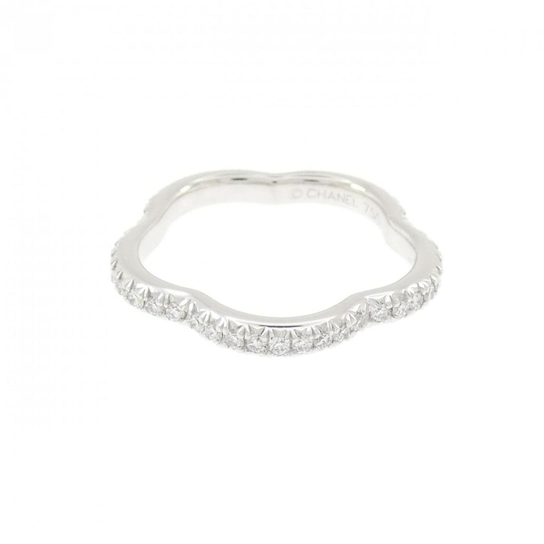 Chanel Camellia Ring: --- Catalog ---Category: SizeUS Size: 3.5Brand Size: 45Category: DesignType: Band ringColor: White goldStone: DiamondGender: WomenMaterial: White gold (18K)Category: GeneralMPN: J3211Brand: Chanel--- 