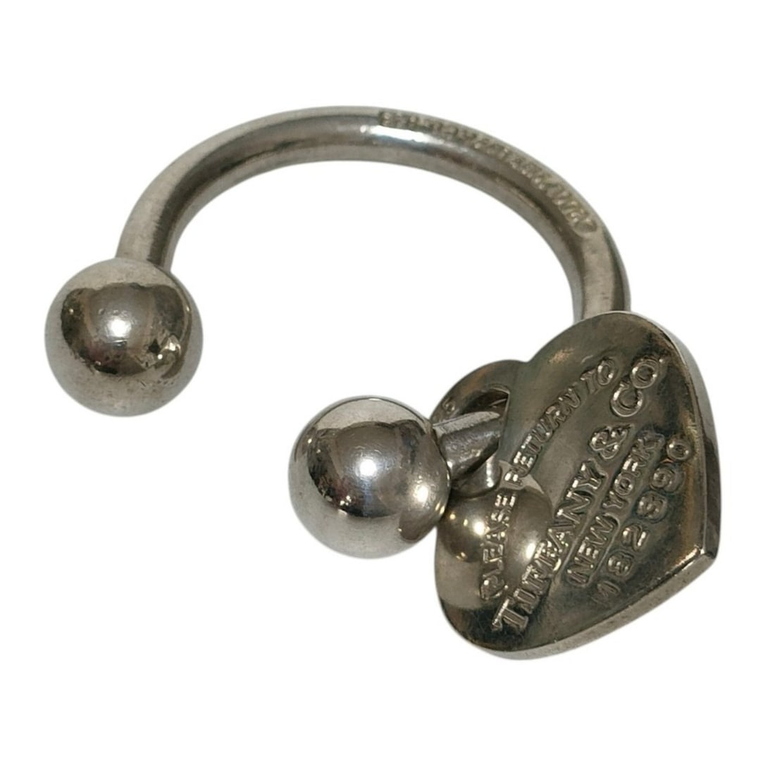 TIFFANY&Co. Tiffany 925 Return to Heart Tag Keyring Silver Men's Women's: --- Catalog ---Category: PackNumber in Pack: 2Category: SizeSize (HxWxD): 2.5cm x 2cm / 0.98'' x 0.78''Category: DesignType: KeyringColor: SilverGender: Men,WomenMaterial: Silver 925Pattern (Charm): H