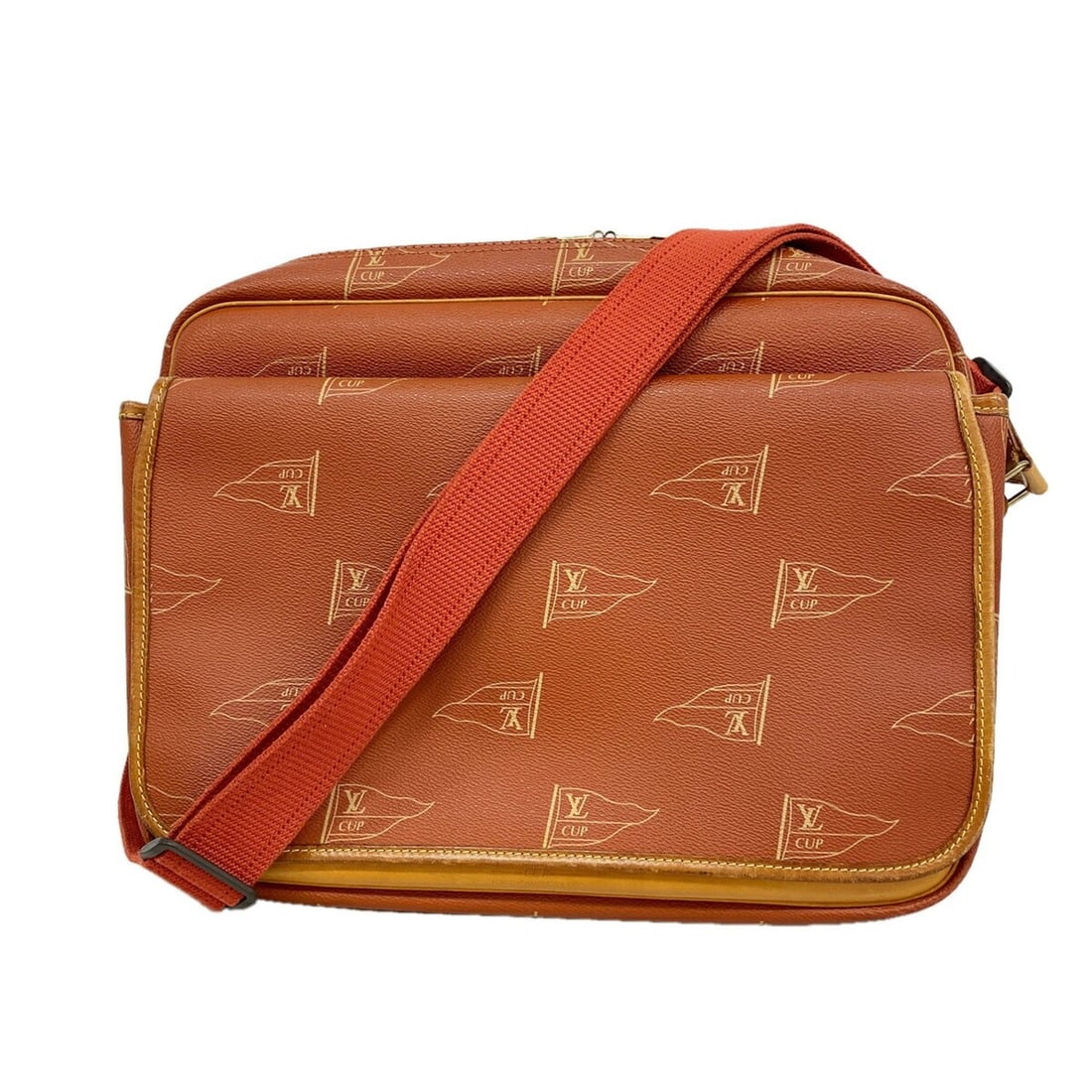Louis Vuitton LV Cup Calvi Shoulder Bag M80028 Avocado Men's P3562790: --- Catalog ---Category: SizeSize (HxWxD): 28.5cm x 36cm x 10cm / 11.22'' x 14.17'' x 3.93''Category: DesignType: Shoulder bagColor: Red colorGender: MenCategory: GeneralMPN: M80028Brand: Louis Vuitto