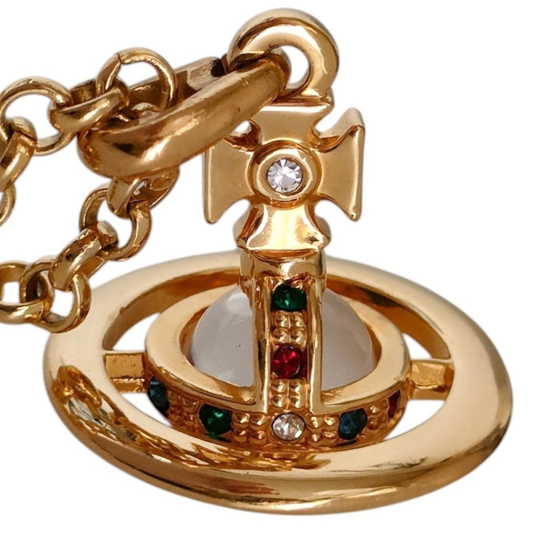 Vivienne Westwood 3D ORB Chain Necklace, Gold Color, for Women: --- Catalog ---Category: SizePendant Size: 20mm x 22mm / 0.78'' x 0.86''Neck Circumference: 44 cm / 17.32''Category: DesignColor: GoldGender: WomenNecklace Type: NecklaceCategory: GeneralBrand: Vivien