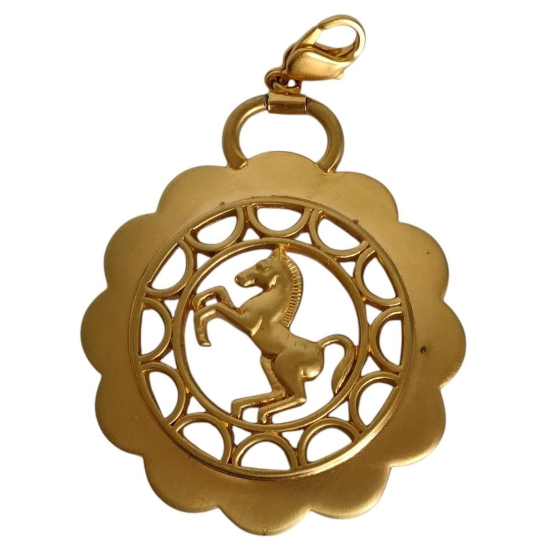 HERMES Horse Motif Pendant Top, Gold Color, Women's: --- Catalog ---Category: SizePendant Size: 55mm x 50mm / 2.16'' x 1.96''Category: DesignColor: GoldGender: WomenNecklace Type: PendantCategory: GeneralBrand: Hermes--- Item List ---Section: ConditionR