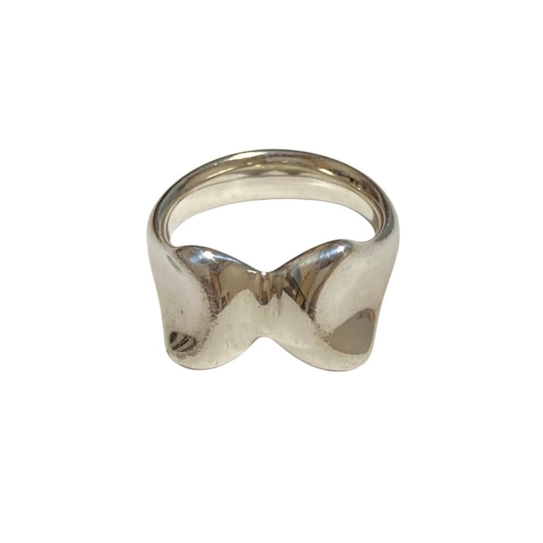 TIFFANY & Co. Elsa Peretti Butterfly Motif Ring, 925 Sterling Silver, Size: [Size not specified],: --- Catalog ---Category: SizeJP Size: 8US Size: 4.5Category: DesignType: Band ringGender: WomenMaterial: Silver 925Category: GeneralBrand: Tiffany--- Item List ---Section: ConditionRanking: Rank SA Us