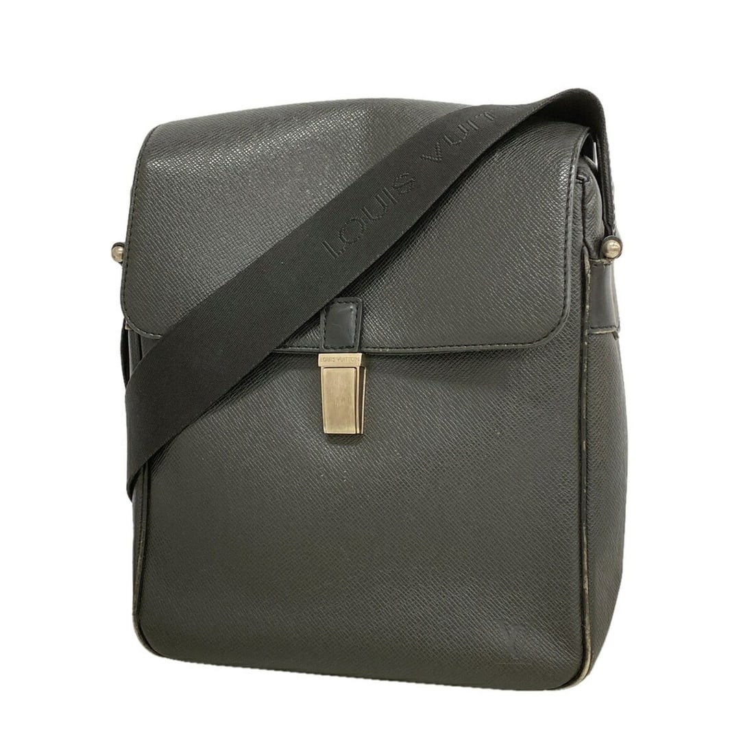 Louis Vuitton Taiga Yaranga Shoulder Bag M30822 Ardoise Men's P3534191: --- Catalog ---Category: SizeSize (HxWxD): 28cm x 22cm x 11cm / 11.02'' x 8.66'' x 4.33''Category: DesignType: Shoulder bagColor: ArdoiseGender: MenCategory: GeneralMPN: M30822Brand: Louis Vuitton--- 