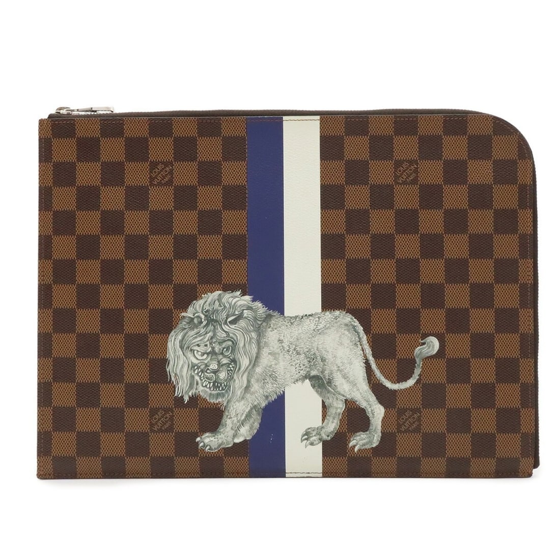 LOUIS VUITTON Damier Pochette Jour GM Chapman Brothers Collaboration Lion Savannah Clutch Bag N63345: --- Catalog ---Category: SizeSize (HxWxD): 24.5cm x 33.5cm / 9.64'' x 13.18''Category: DesignType: Clutch bag, PochetteColor: Brown, Damier Canvas, Navy, WhiteGender: MenMaterial: Damier Canvas Catego