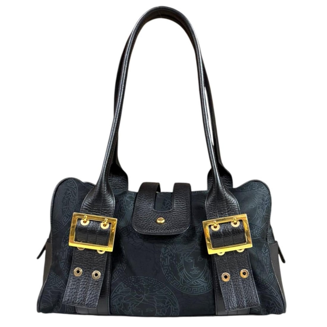 Gianni Versace handbag, canvas, black, women's.: --- Catalog ---Category: SizeSize (HxWxD): 17cm x 30cm x 10cm / 6.69'' x 11.81'' x 3.93''Category: DesignType: HandbagColor: BlackGender: WomenMaterial: Canvas Category: GeneralBrand: VersaceCountry o