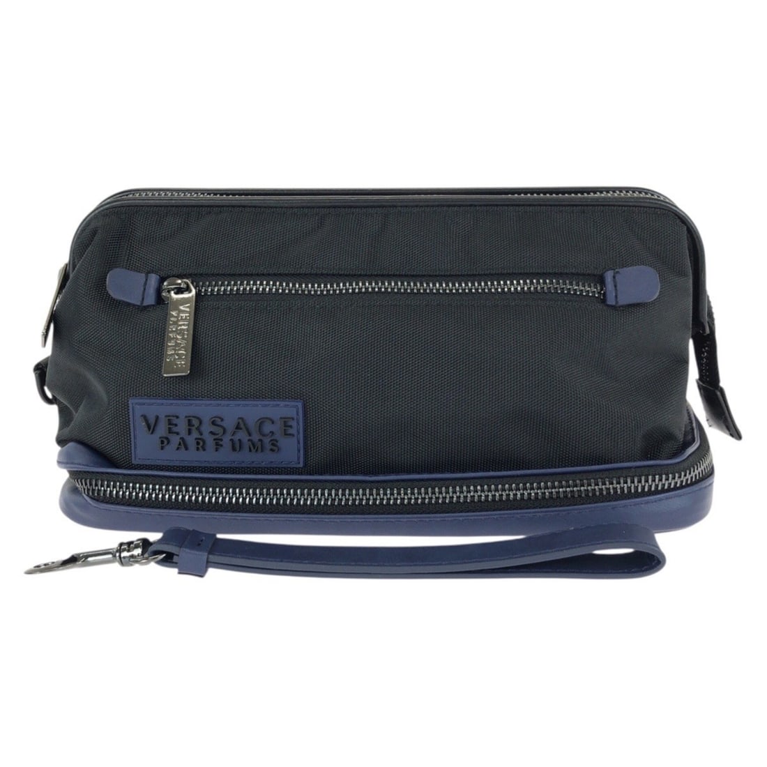 VERSACE (Versace) Black/Navy Gunmetal Hardware Nylon Clutch Bag/Second Bag for Men: --- Catalog ---Category: SizeSize (HxWxD): 12cm x 25cm x 14cm / 4.72'' x 9.84'' x 5.51''Category: DesignType: Clutch bagColor: Black, NavyGender: MenMaterial: Nylon Hardware Color: GunmetalCategory: G