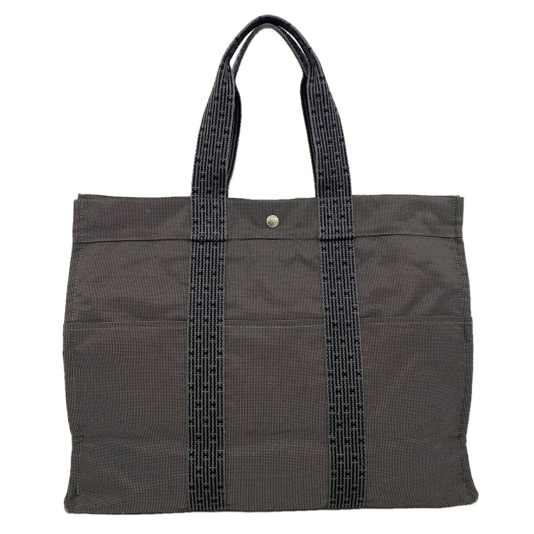Hermes Herline GM Nylon Tote Bag, Gray, for Men and Women: --- Catalog ---Category: SizeSize (HxWxD): 36cm x 47cm x 15cm / 14.17'' x 18.5'' x 5.9''Category: DesignType: Tote bagColor: GrayGender: Men,WomenMaterial: Nylon Hardware Color: SilverCategory: Genera