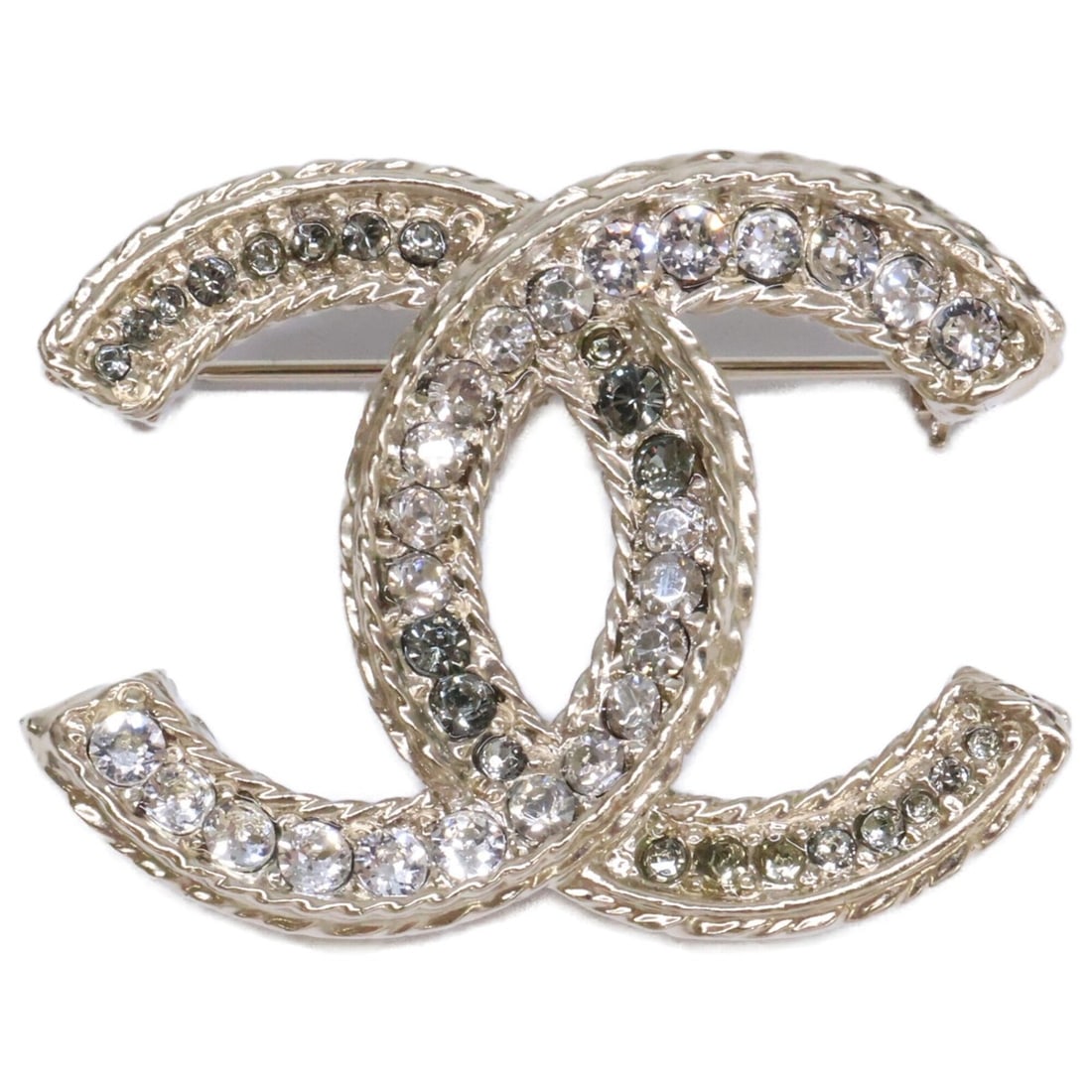 CHANEL B13 Coco Mark Rhinestone Brooch, Light Gold, Women's: --- Catalog ---Category: SizeSize (HxWxD): 2.3cm x 3.9cm / 0.9'' x 1.53''Category: DesignType: BroochGender: WomenMaterial: Gold platingCategory: GeneralBrand: Chanel--- Item List ---Section: Conditio