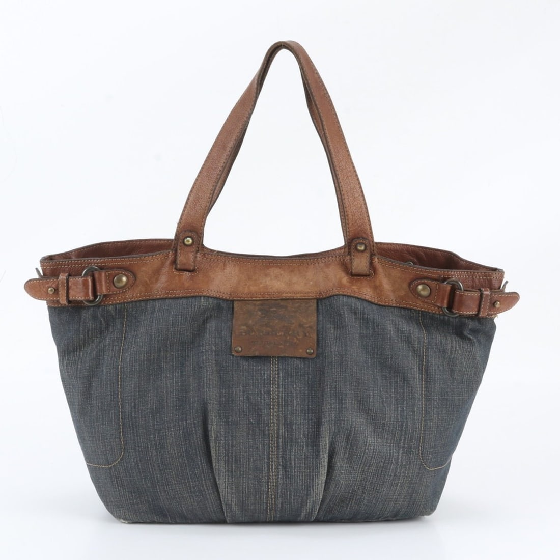 Burberry E2134 122 29 Leather Denim Tote Bag Shoulder for Men: --- Catalog ---Category: SizeSize (HxWxD): 30cm x 33cm x 16cm / 11.81'' x 12.99'' x 6.29''Category: DesignType: Shoulder bag, Tote bagColor: Dark blueGender: MenMaterial: Leather , Canvas Category: Ge