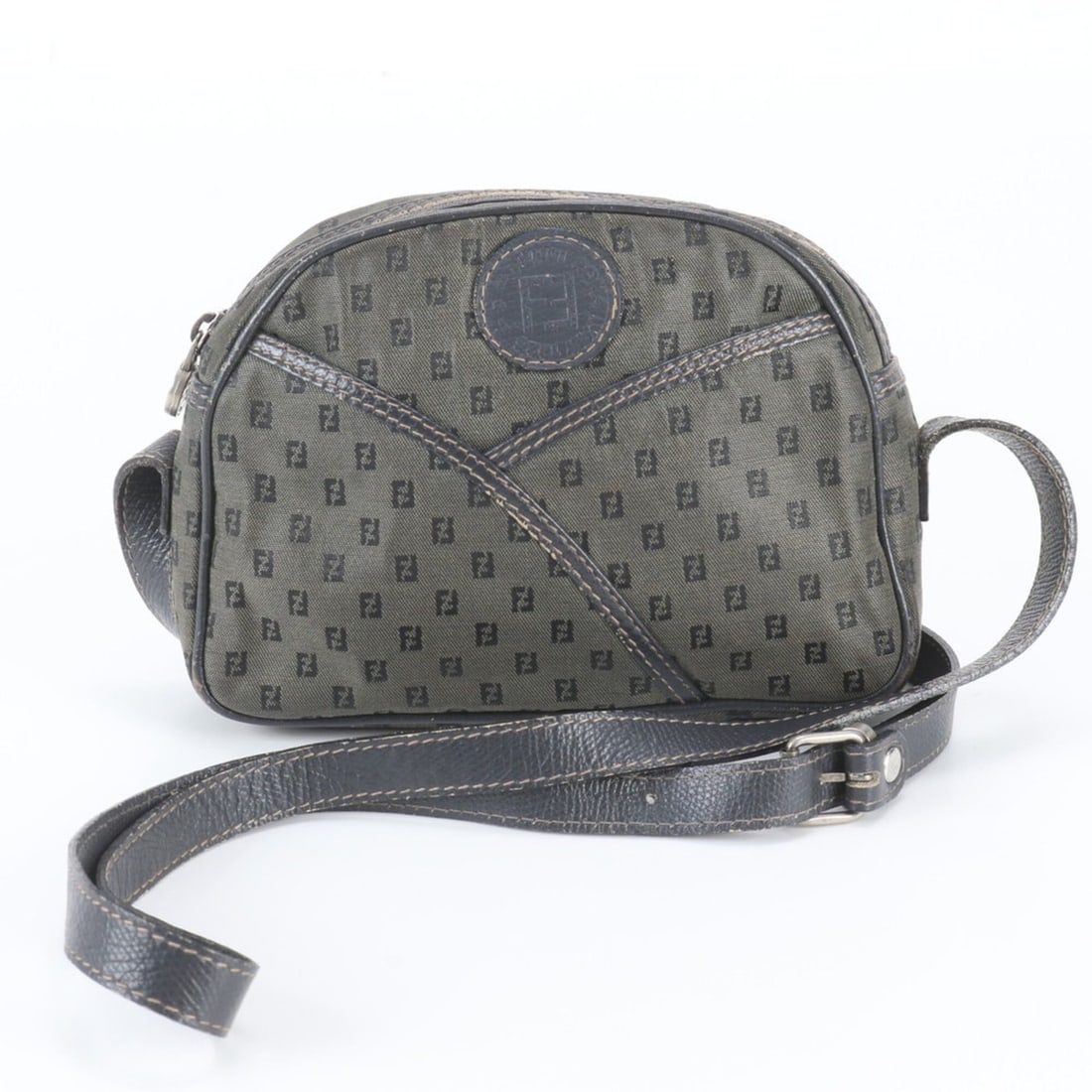 Fendi Zucchino FF Logo Leather Canvas Shoulder Bag for Women: --- Catalog ---Category: SizeSize (HxWxD): 13cm x 18cm x 5cm / 5.11'' x 7.08'' x 1.96''Category: DesignType: Shoulder bagColor: Khaki, NavyGender: WomenMaterial: Leather , Canvas Category: GeneralBran
