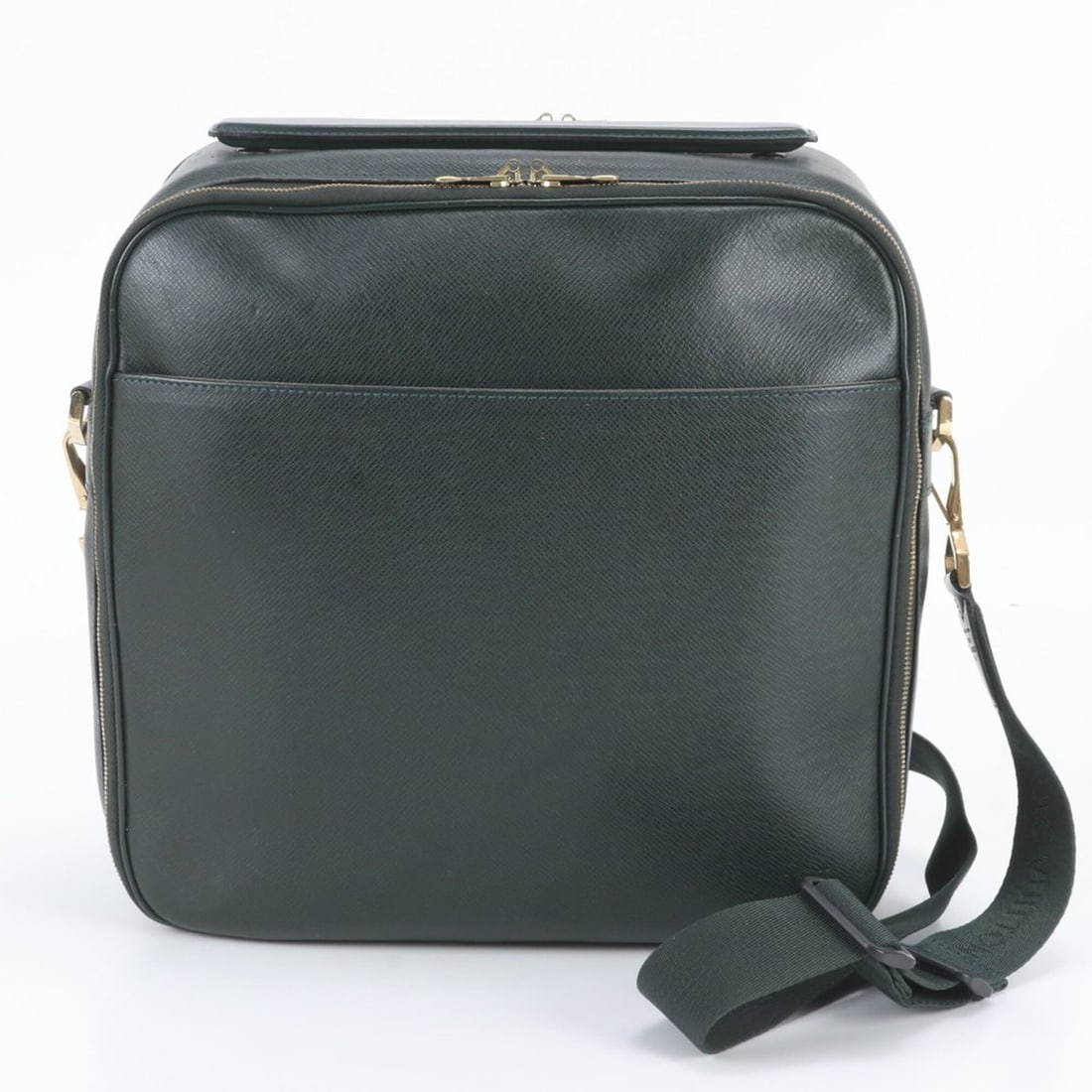 Louis Vuitton Taiga Tura M30764 Leather 2-Way Shoulder Bag for Men: --- Catalog ---Category: SizeSize (HxWxD): 30cm x 32cm x 12cm / 11.81'' x 12.59'' x 4.72''Category: DesignType: Shoulder bagColor: EpiseaGender: MenMaterial: Leather Category: GeneralMPN: M30764Brand: