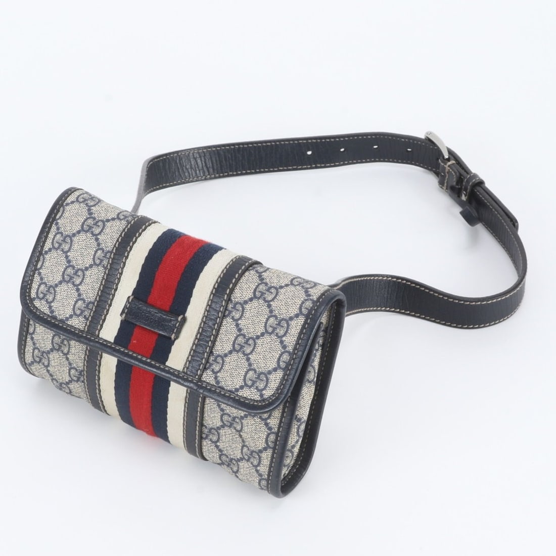 Gucci GG Supreme Sherry Line 152597 Leather 2-Way Body Bag/Waist Pouch for Men: --- Catalog ---Category: SizeSize (HxWxD): 14cm x 18cm x 3cm / 5.51'' x 7.08'' x 1.18''Category: DesignType: Pouch, Sling bagColor: NavyGender: MenMaterial: Leather , Coated canvas Category: GeneralMP