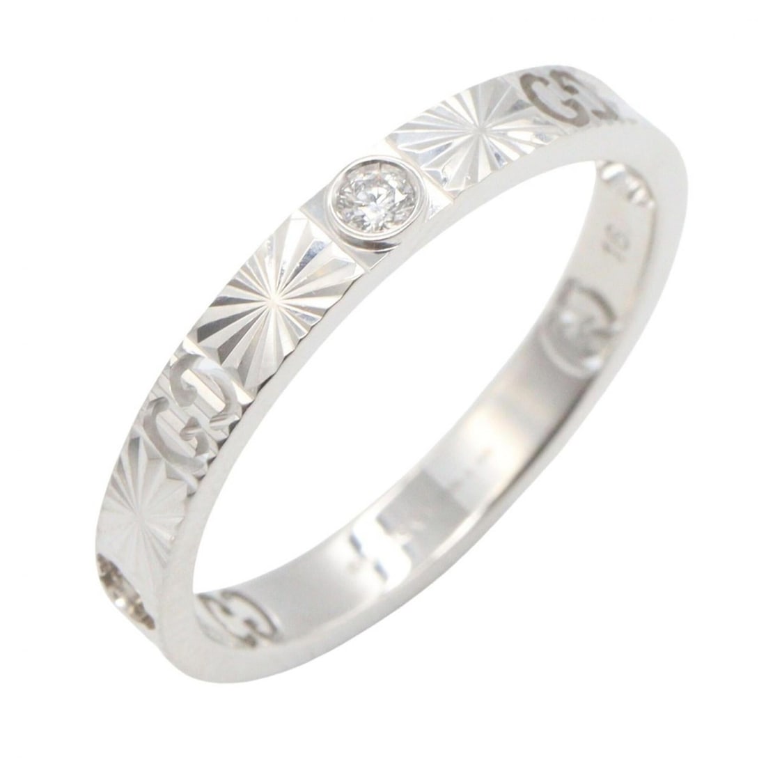 Gucci Icon Heart Ring 1PD - 18K White Gold (18KWG) Diamond Men's & Women's Silver Tone Clear: --- Catalog ---Category: SizeJP Size: 15US Size: 7.5Category: DesignType: Band ringColor: Clear, SilverStone: DiamondGender: Men,WomenMaterial: White gold (18K)Category: GeneralBrand: Gucci--- Item Li