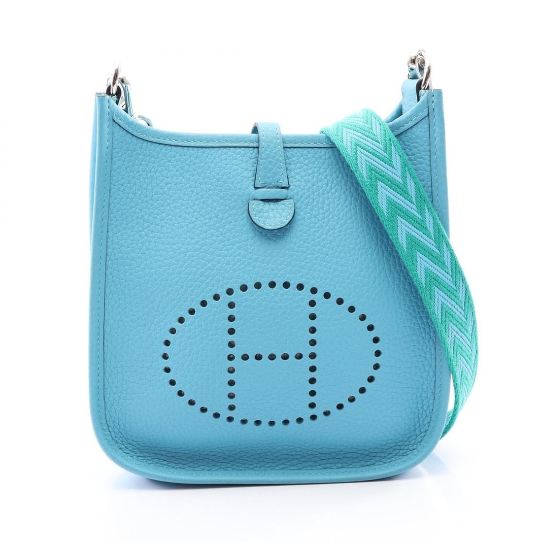 Hermes Evelyne TPM Amazon Shoulder Bag Handbag Leather Taurillon Clemence Women's Blue: --- Catalog ---Category: SizeSize (HxWxD): 18cm x 16.5cm x 5.5cm / 7.08'' x 6.49'' x 2.16''Category: DesignType: Handbag, Shoulder bagColor: BlueGender: WomenMaterial: Taurillon clemence leather Categ