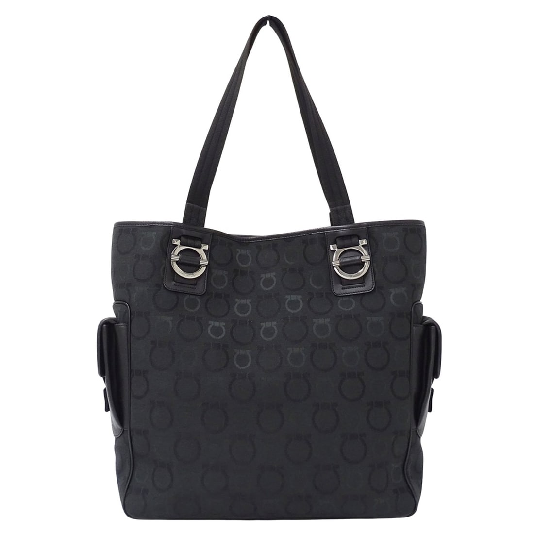 Salvatore Ferragamo Ferragamo women's handbag, Gancini design, canvas tote bag, black, AU 21 5763.: --- Catalog ---Category: SizeSize (HxWxD): 34cm x 32.5cm x 12cm / 13.38'' x 12.79'' x 4.72''Category: DesignType: Tote bagColor: BlackGender: WomenMaterial: Canvas Category: GeneralBrand: Salvatore Fe