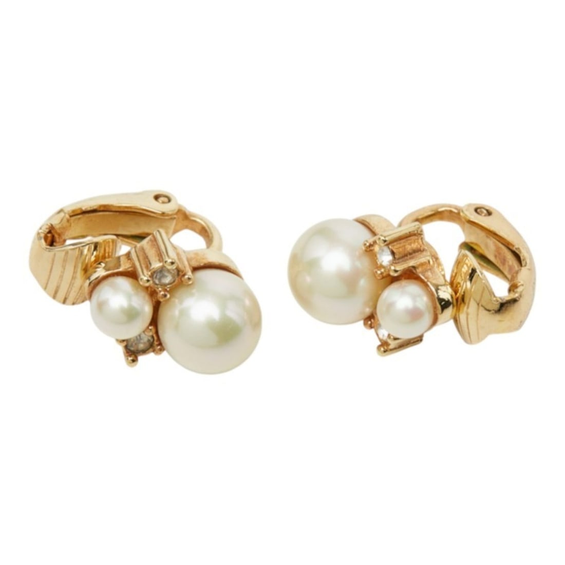 Christian Dior Dior Earrings Ear Clip Gold White Plated Faux Pearl Rhinestone Women's: --- Catalog ---Category: SizeSize (HxWxD): 13.40mm x 9.40mm / 0.53'' x 0.37''Category: DesignType: Clip earringsColor: Gold, WhiteStone: Artificial pearl, RhinestoneGender: WomenMaterial: Gold plating