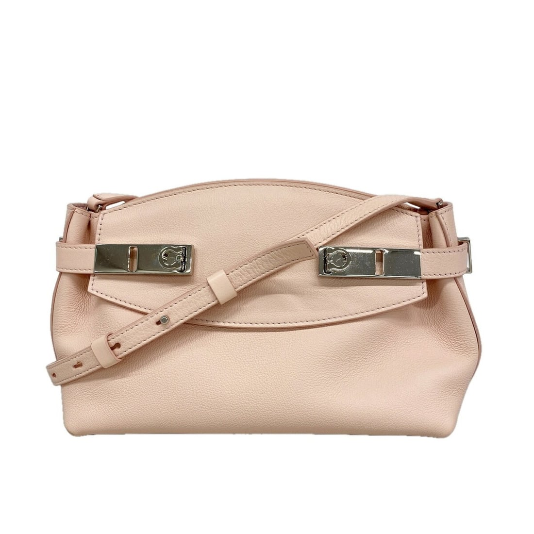 Salvatore Ferragamo Shoulder Bag, Gancini Leather, Pink, Women's, P3568466: --- Catalog ---Category: SizeSize (HxWxD): 15.5cm x 21.5cm x 11.5cm / 6.1'' x 8.46'' x 4.52''Category: DesignType: Shoulder bagColor: PinkGender: WomenMaterial: Leather Hardware Color: SilverCategory: