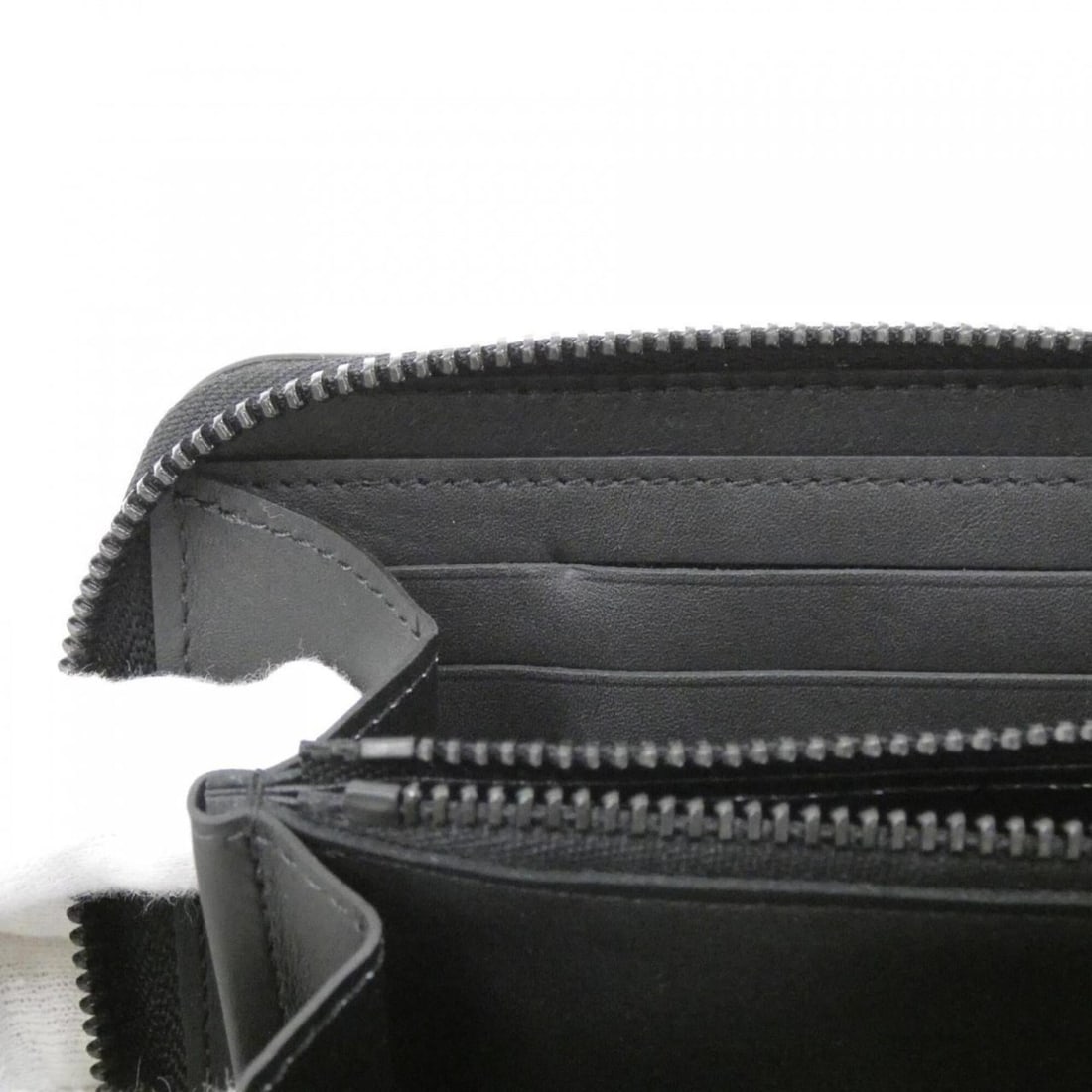 Louis Vuitton LV Aerogram Zippy Wallet Horizontal M25959: --- Catalog ---Category: SizeSize (HxWxD): 10cm x 20cm x 2cm / 3.93'' x 7.87'' x 0.78''Category: DesignType: Long wallet (bi-fold)Color: BlackGender: MenCategory: GeneralMPN: M25959Brand: Louis Vuitto