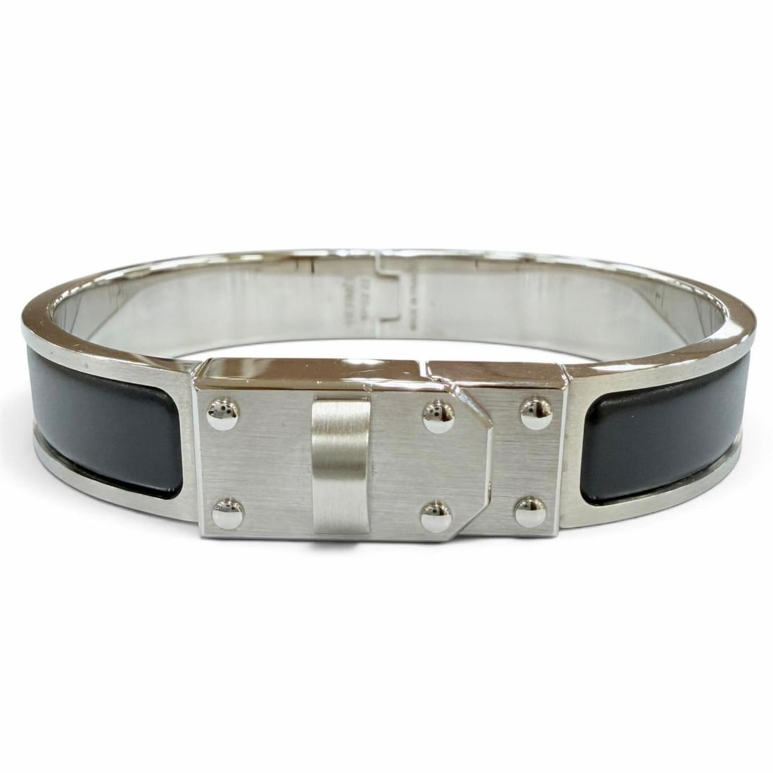 HERMES Kelly Men Bracelet Bangle Accessory Black Silver Made in France Women's Men's: --- Catalog ---Category: SizeLength: 18cm / 7.08''Category: DesignType: Charm braceletColor: Black, SilverGender: Men,WomenCategory: GeneralBrand: HermesCountry of Origin: France--- Item List ---Secti