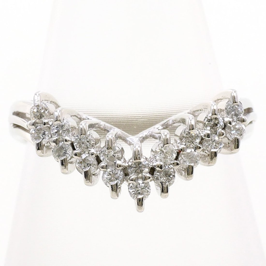 PT900 Platinum Ring, 1 Diamond (0.30ct), with Appraisal Certificate, Total Weight 4.6g, Jewelry: --- Catalog ---Category: SizeWidth: 9mm / 0.35''Weight: 4.6g / 0.16oz.JP Size: 12US Size: 6.5Category: DesignType: Band ringColor: PlatinumMetal: PlatinumStone: DiamondGender: WomenMaterial: Platinum 