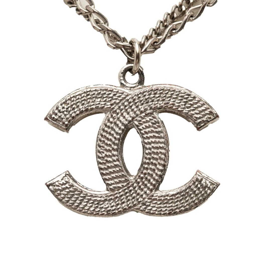Chanel Coco Mark Chain Pendant Necklace 06P Silver Metal Women's CHANEL: --- Catalog ---Category: SizePendant Size: 28.7mm x 32.1mm / 1.12'' x 1.26''Neck Circumference: 43 cm / 16.92''Category: DesignGender: WomenMaterial: MetalPendant Type: PendantNecklace Type: Pendant n