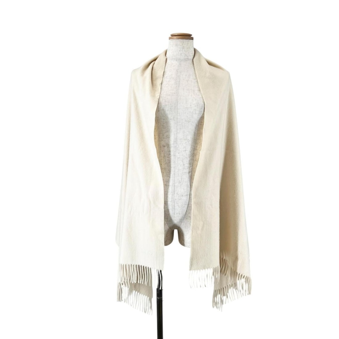 HERMES 100% Cashmere Logo Embroidered Fringe Large Stole/Scarf, Ivory, Made in Scotland, Women's: --- Catalog ---Category: SizeSize (LxW): 1.78m x 70cm / 70.07'' x 27.55''Category: DesignType: StoleColor: IvoryGender: WomenMaterial: Cashmere Category: GeneralBrand: Hermes--- Item List ---Section: 