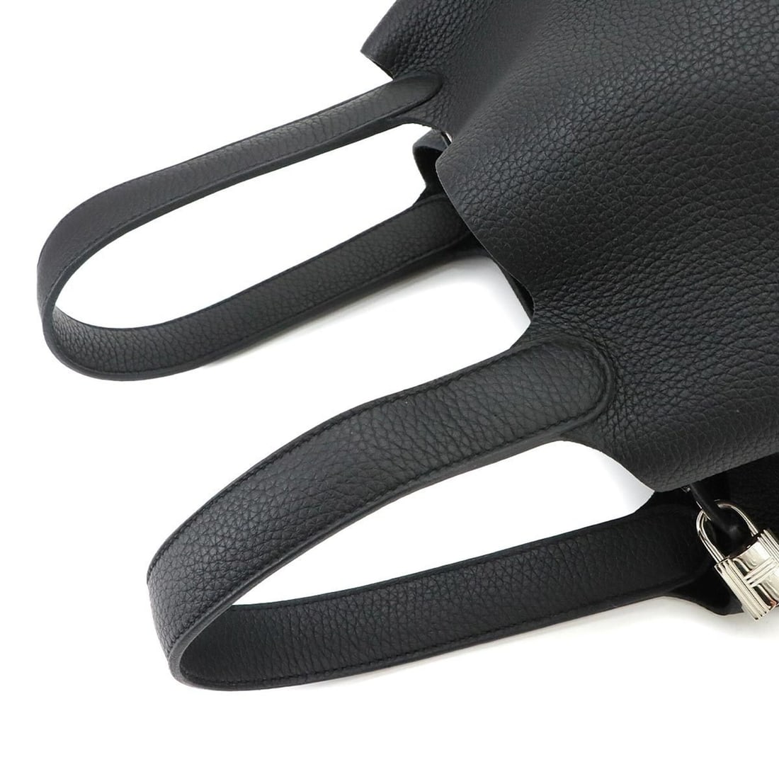 Piko Hermes Picotin Lock 22 MM Handbag, Taurillon Clemence Leather, Black, Z Stamp, Silver Hardware.: --- Catalog ---Category: SizeSize (HxWxD): 21cm x 22cm x 17.5cm / 8.26'' x 8.66'' x 6.88''Category: DesignType: HandbagColor: BlackGender: WomenMaterial: Taurillon clemence leather Hardware Color: Sil