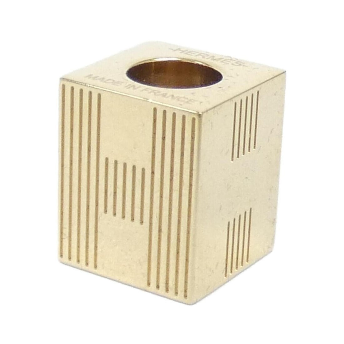 Hermes Cube Totem 603472S Scarf Ring: --- Catalog ---Category: DesignType: Scarf ringColor: GoldGender: Men,WomenCategory: GeneralMPN: 603472SBrand: HermesCategory: Physical PropertiesSize (HxWxD): 1.5cm x 1.3cm / 0.59'' x 0.51''--- Item 
