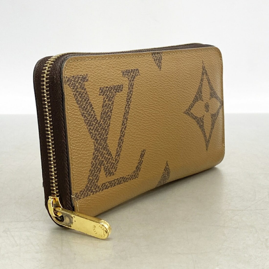 Louis Vuitton Monogram Giant Reverse Zippy Wallet M69353 Brown Women's Long P3671072: --- Catalog ---Category: SizeSize (HxWxD): 10.5cm x 19.5cm x 2.5cm / 4.13'' x 7.67'' x 0.98''Category: DesignType: Long wallet (bi-fold)Color: BrownGender: WomenCategory: GeneralMPN: M69353Brand: Loui