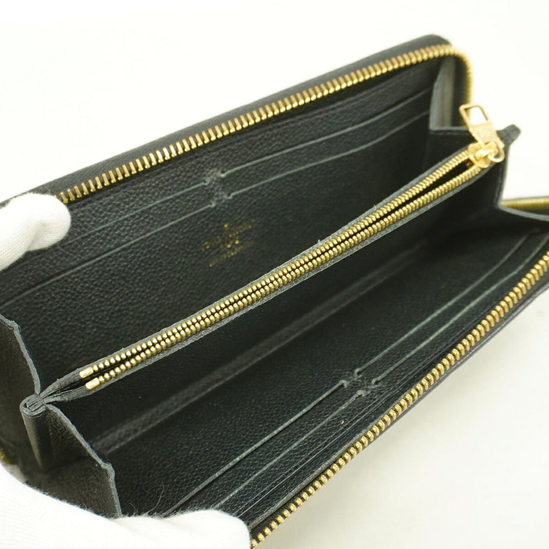 Louis Vuitton Monogram Empreinte Portefeuille Clemence Long Wallet M60171 Noir (Women's): --- Catalog ---Category: SizeSize (HxWxD): 9cm x 19.5cm x 2.5cm / 3.54'' x 7.67'' x 0.98''Category: DesignType: Long wallet (bi-fold)Color: NoirGender: WomenCategory: GeneralMPN: M60171Brand: Louis Vu