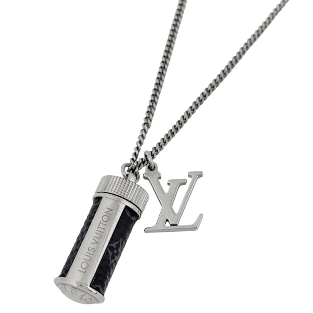 Louis Vuitton Collier Charms Necklace Monogram Eclipse Black Men's: --- Catalog ---Category: SizePendant Size: 25mm x 14mm / 0.98'' x 0.55''Neck Circumference: 61 cm / 24.01''Category: DesignColor: BlackGender: MenMaterial: Monogram EclipseNecklace Type: NecklaceCateg