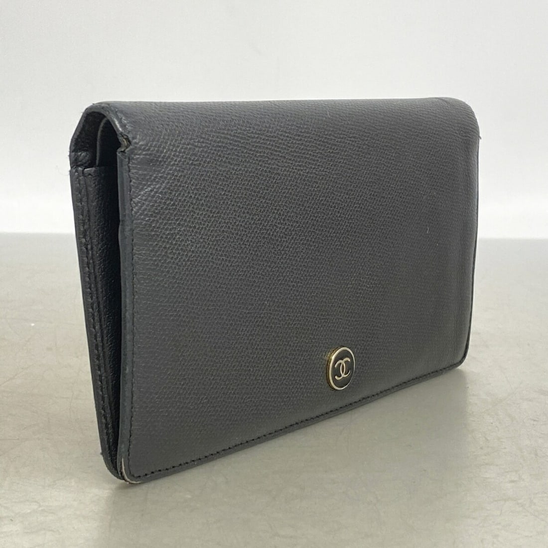 Chanel Long Wallet, Coco Button, Leather, Black, Women's: --- Catalog ---Category: SizeSize (HxWxD): 10.5cm x 18.5cm x 2cm / 4.13'' x 7.28'' x 0.78''Category: DesignType: Long wallet (bi-fold)Color: BlackGender: WomenMaterial: Leather Category: GeneralBrand: